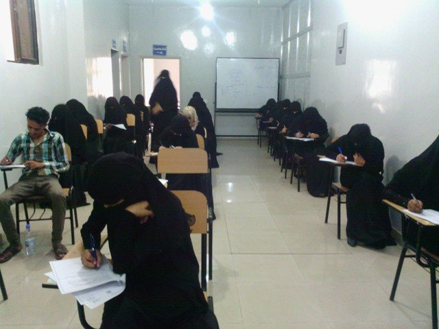 صور من القاعات والمعامل