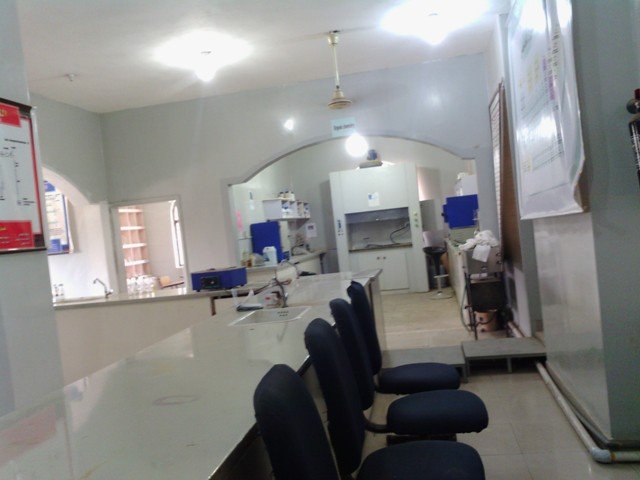صور من القاعات والمعامل
